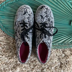 Low Top Vans (like new)